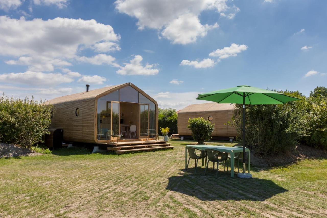 Wikkelhouse, Kon. Emmaweg 6 Vrouwenpolder Appartement Buitenkant foto